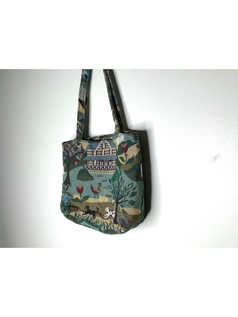 < Vintage Cottagecore Woven Tapestry Tote Bag Farm Scene > - Picture 3 of 4